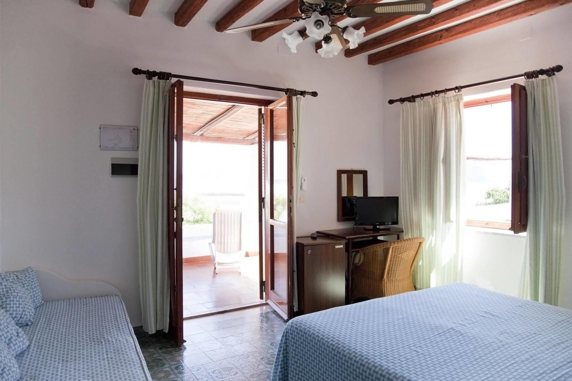 Hotel Cincotta Panarea Exterior foto