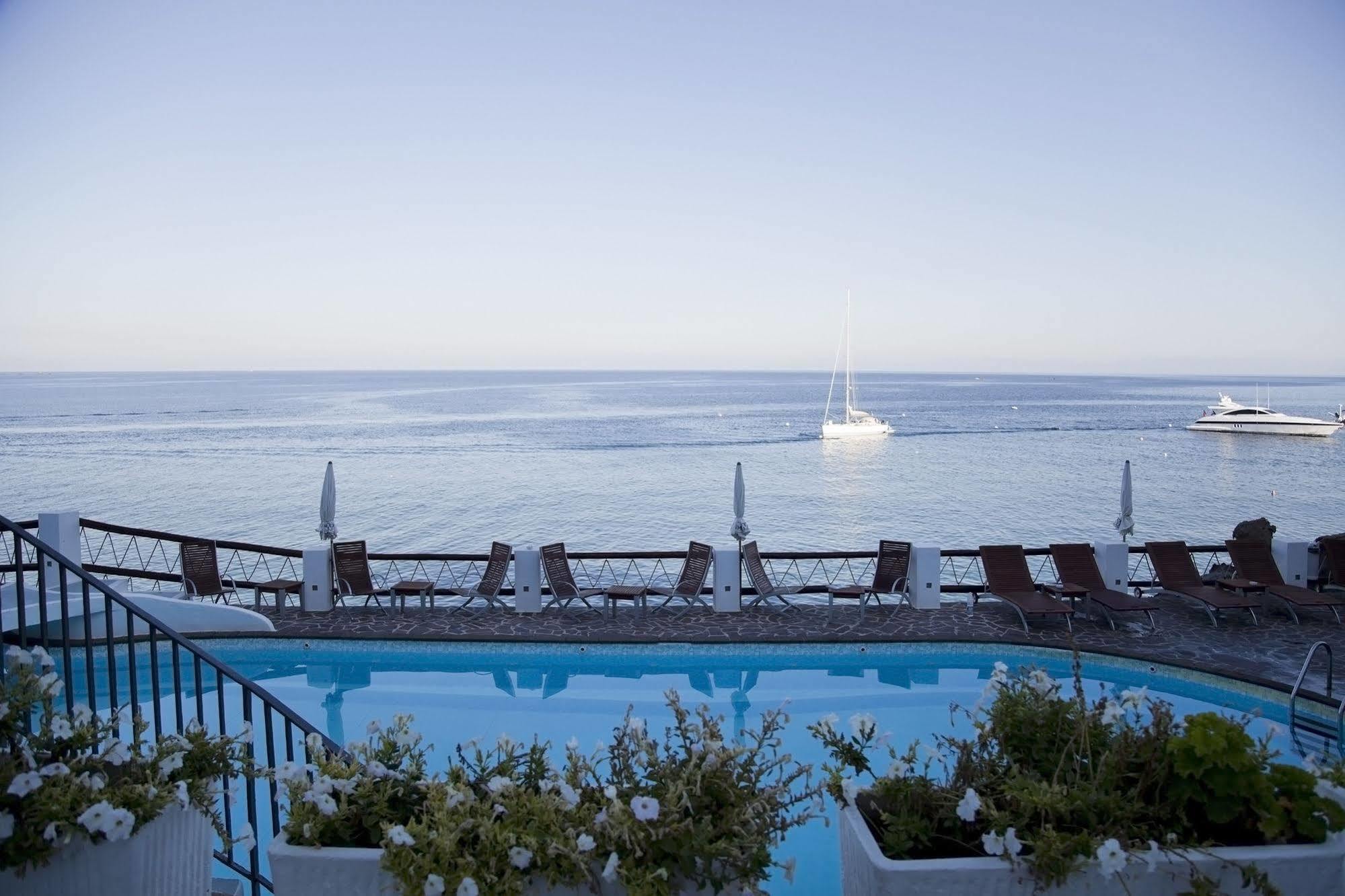 Hotel Cincotta Panarea Exterior foto